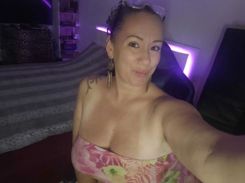 CurvyKiss — Streamate Photos
