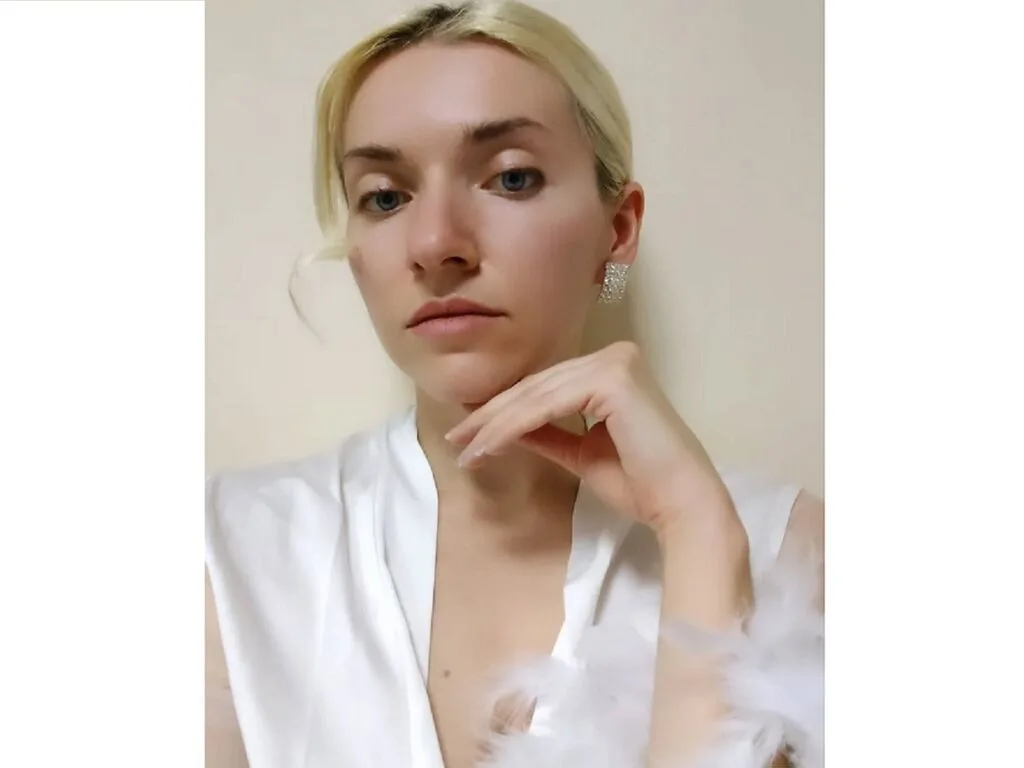 LuciaMartorell — live cam