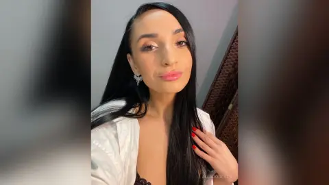 AllaRoberts — Selfies