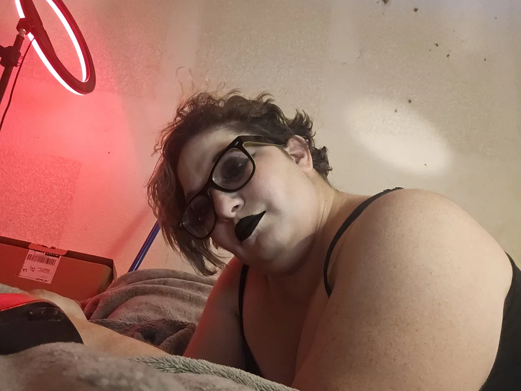 TwitchyStepMama — Streamate Photos