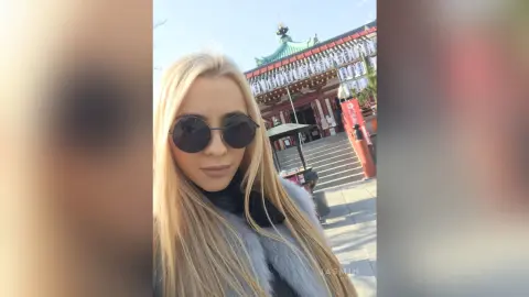 AmeliaGrandes — selfie Japan