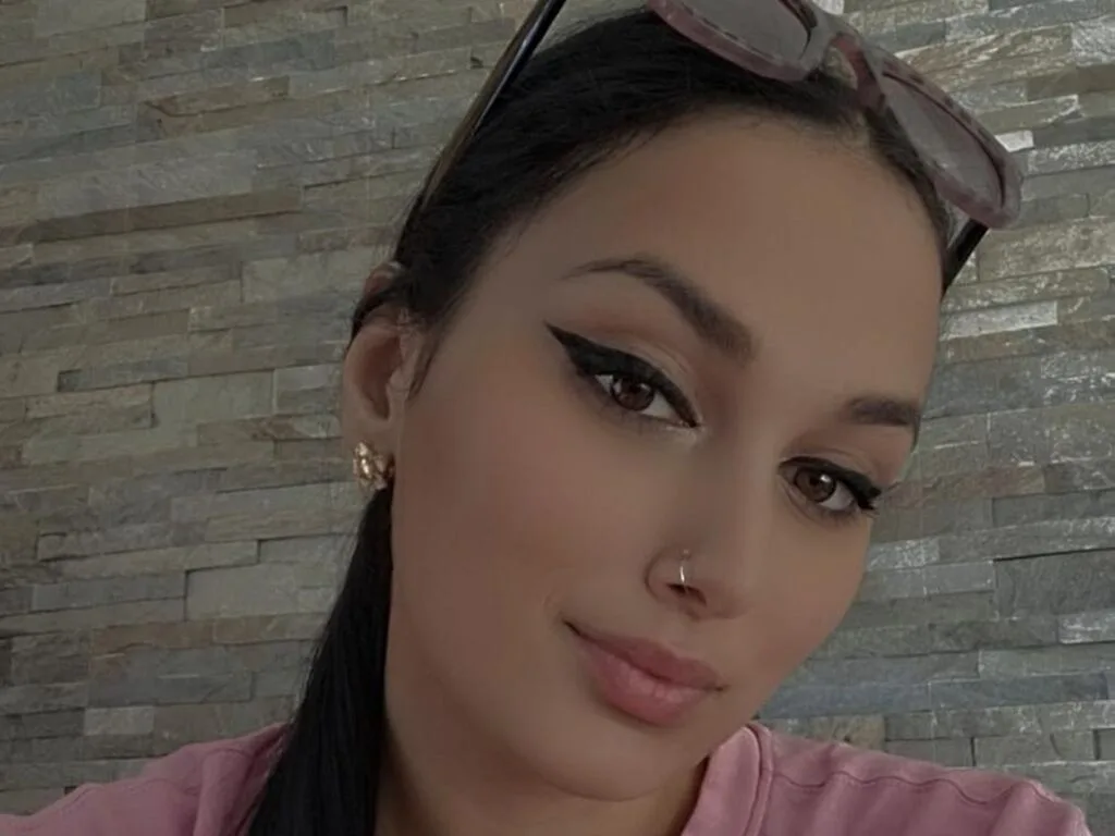 MiraBennett — live cam