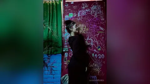 SaskiaVellour — Urban girl