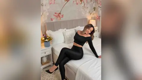 ElsaLove — Noire Luna
