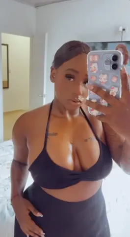 SerenaThorne — Streamate Photos
