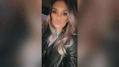 JuliaAzzuro — Selfie