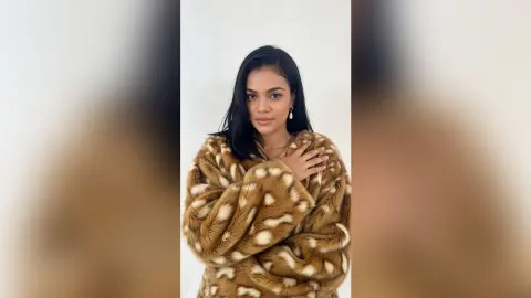 NaomiMoretti — Coat and passion under dessire