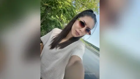 EmaLowee — Hot🔥