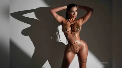 EstefaniaBrown — Bodytape 🔥
