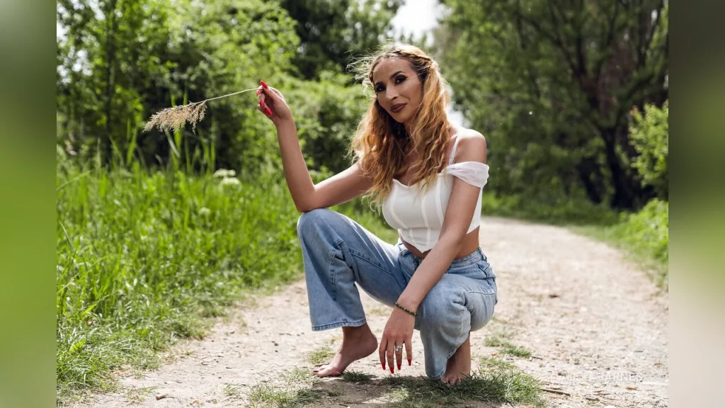 AlexaBarnes — Back In Nature