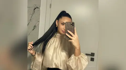 AllaRoberts — Selfie Mirror
