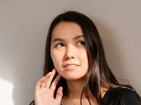 LeoniaMangis cam model