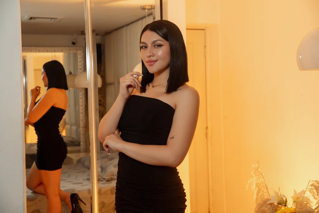 BellaBlackwel — Streamate Photos
