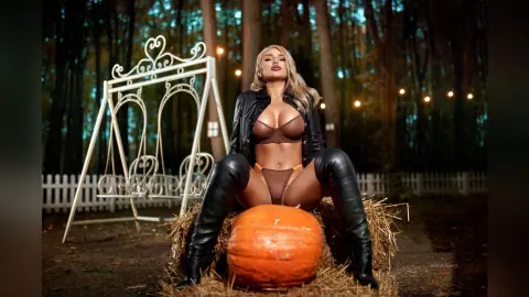 Vicky — halloween