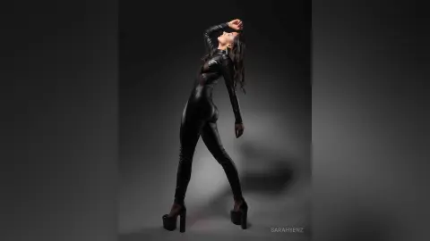 SarahSenz — Catsuit 🥵