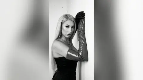 NickiBloom — Temptation