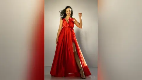 AngelinaKunis — The Lady in red
