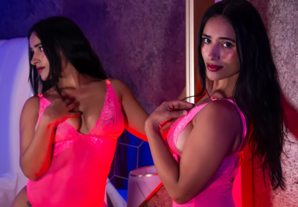 NicolSantos — Streamate Photos