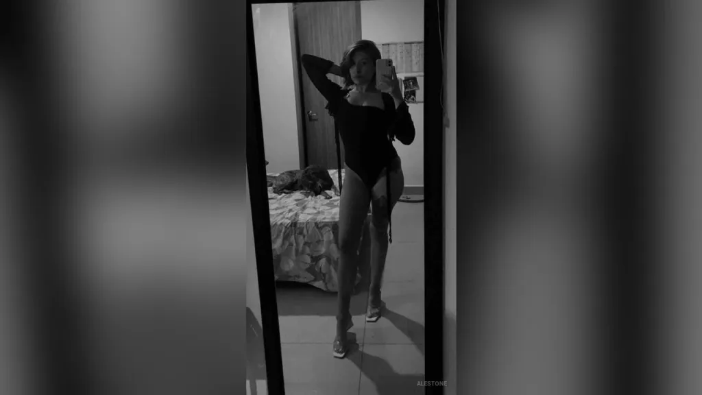 AleStone — Alejandra