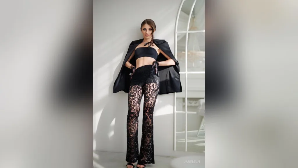 JaneMiln — Lady in black)