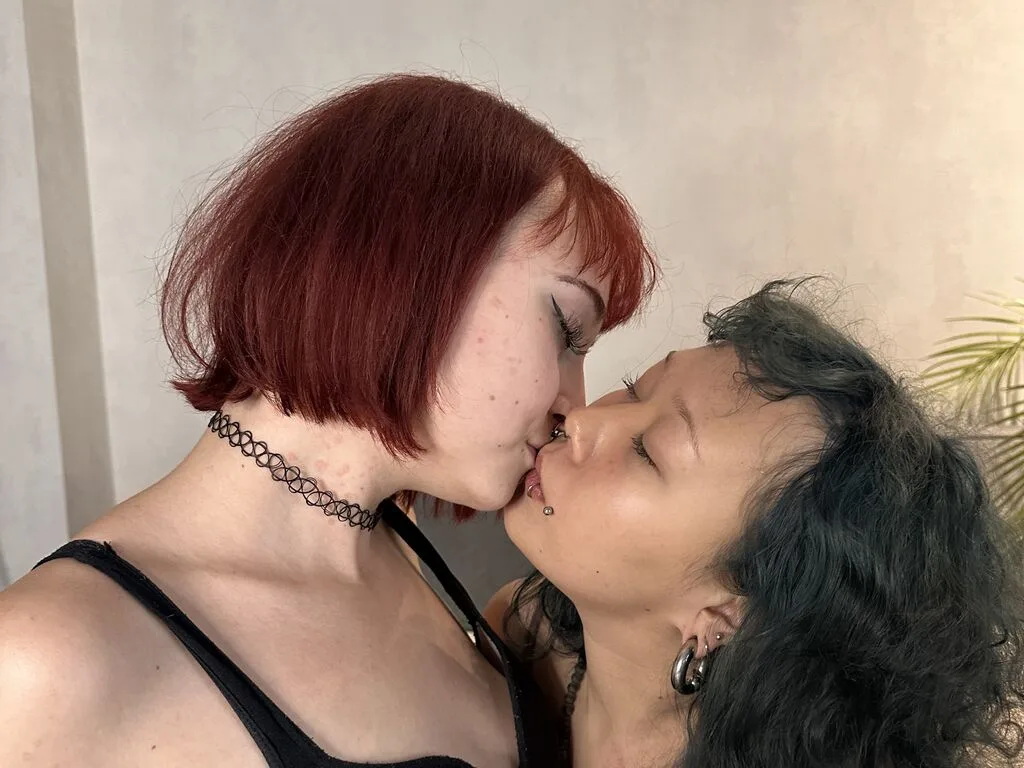 VerleneAndSumiko — live cam