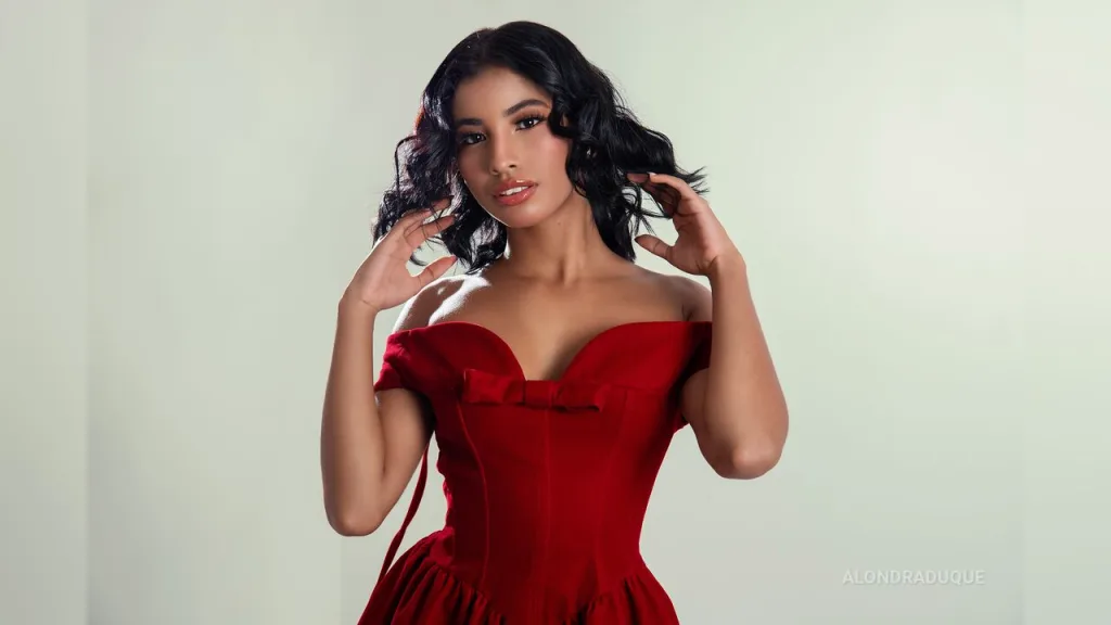 AlondraDuque — sexy