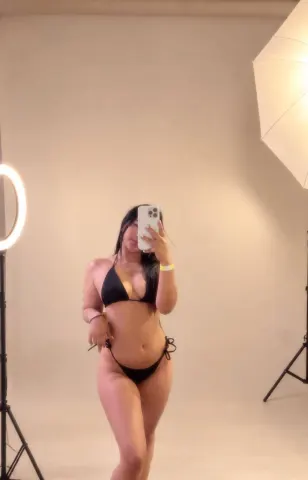 Emma_Monnet — Streamate Photos