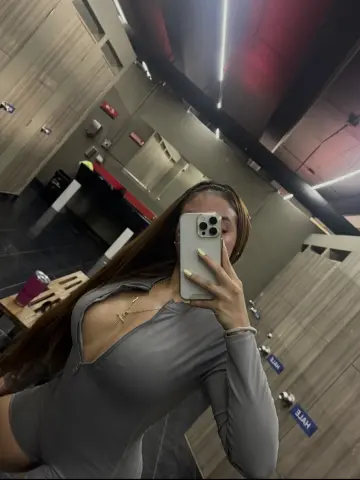 Mia_bond — Streamate Photos