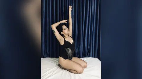 AgataRouses — flexible sensuality