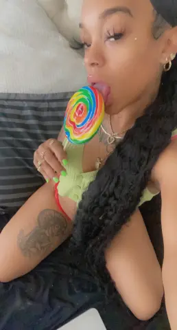 QueeenJ — Streamate Photos
