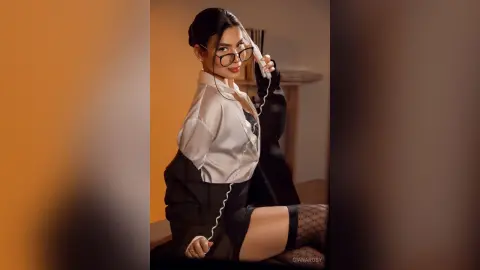 GabrielaLuviani — Sexy Office🔥