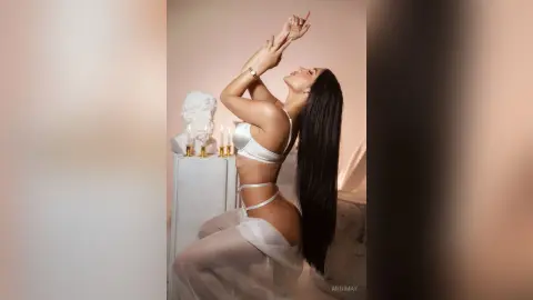 Marianne — Being sexy