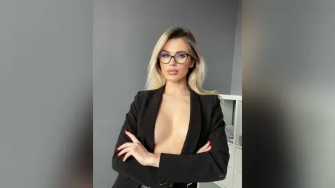 MayaDesi — Sexy BOSS in the office