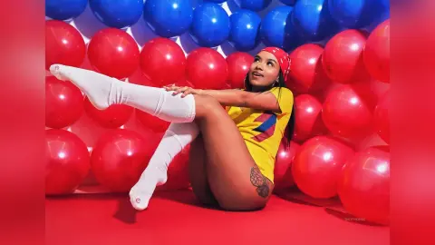 MilyThomas — 🟡🔵🔴