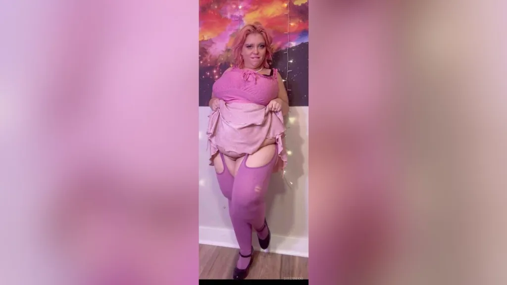 SirenNikki — BBW in sexy stockings and tights