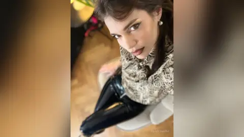 CleoCharm — selfies