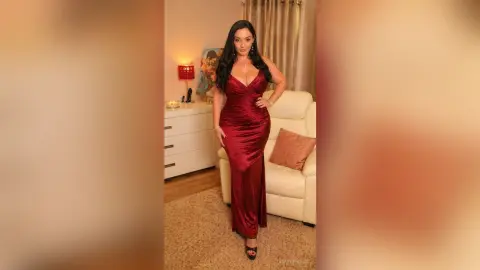 LisaReynolds — Lady in red