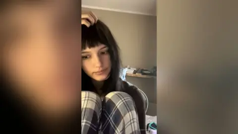 SusieTrojak — Petals in Reverse