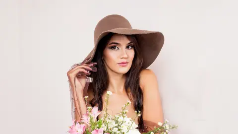AmelieLautrec — Roses and sexy hat