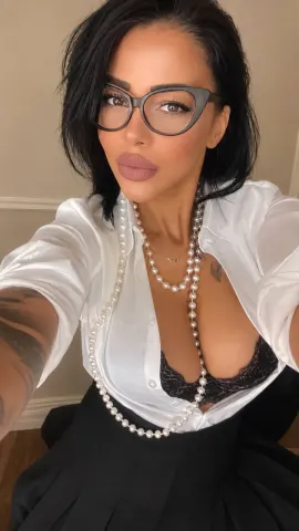NaomiColle — Streamate Photos