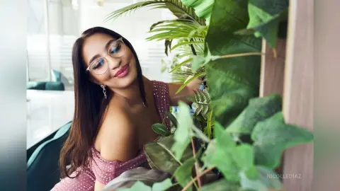 NicolleDiaz — Sexy Girl