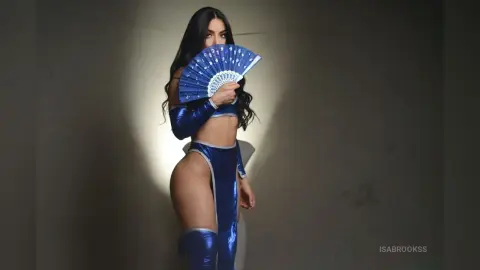 IsaBrookss — Sexy Latina kitana🔥 Trick or treat? ;)