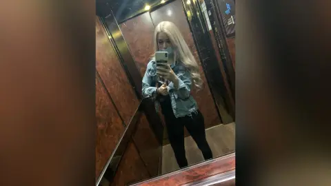 Evelyn — Selfie