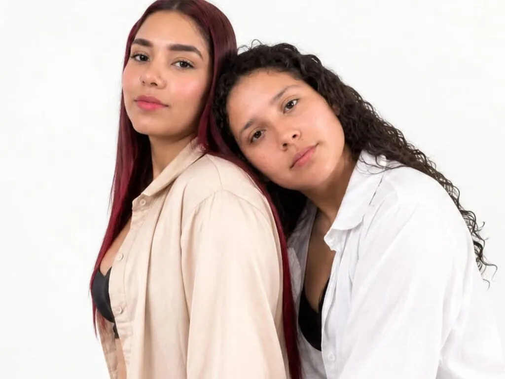 LindaAndSonya — live cam