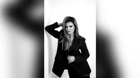 JuliaAzzuro — Pieces of me