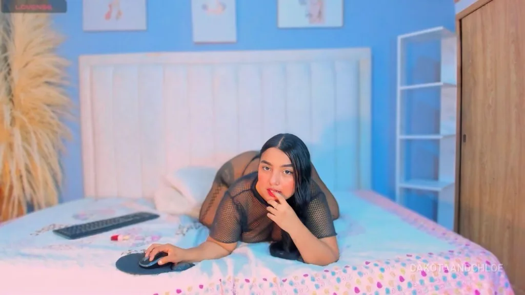 DakotaAndChloe — chloe