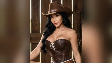 AnyaHills — Cowgirl🤠🐴💋