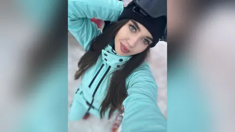 ClaireJenner — Baby, it’s cold outside.❄️