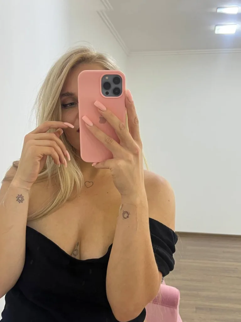 HarmonyAutumn — Streamate Photos