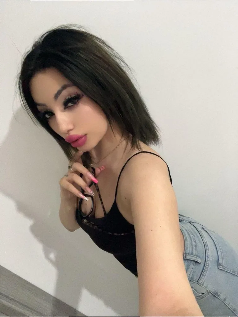 LisaRaee — Streamate Photos
